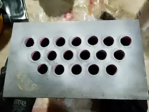 Ensayo por líquidos penetrantes en pieza mecanizada para detección de discontinuidades superficiales